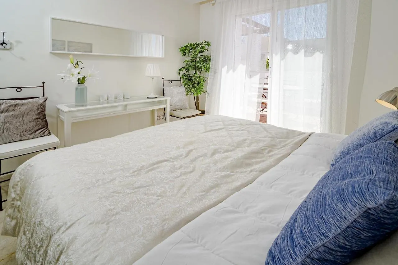 Ar23 - Holiday Flat, Puerto Banus By Roomservices Marbella Apartment