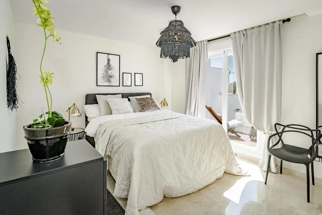 Ar23 - Holiday Flat, Puerto Banus By Roomservices Marbella 0*,  España